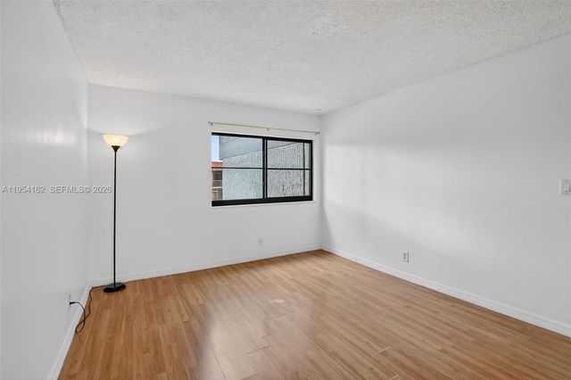 200 Lakeview Dr 213, Weston, FL 33326