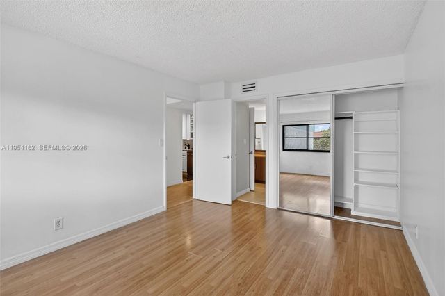 200 Lakeview Dr 213, Weston, FL 33326