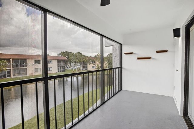 200 Lakeview Dr 213, Weston, FL 33326