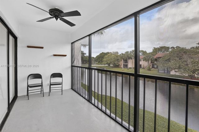 200 Lakeview Dr 213, Weston, FL 33326