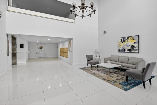 200 Lakeview Dr 213, Weston, FL 33326