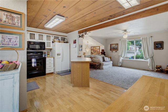 3200 SE 20th Court, Renton, WA 98058