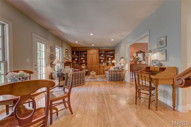 452 Meyer Avenue, Kirkwood, MO 63122