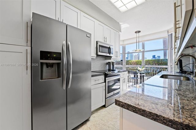 19101 NE 36th Ct 112, Aventura, FL 33180