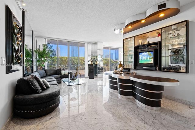 19101 NE 36th Ct 112, Aventura, FL 33180