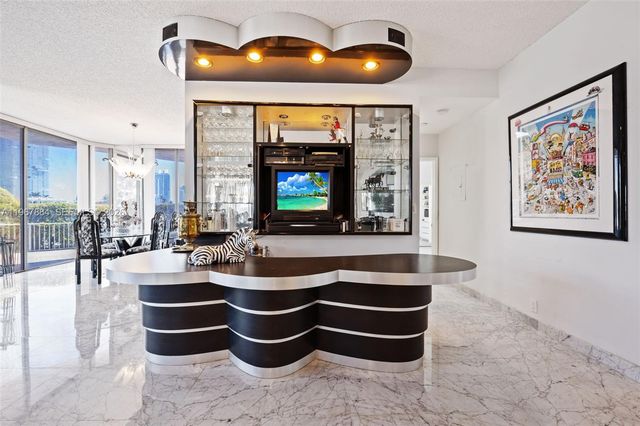 19101 NE 36th Ct 112, Aventura, FL 33180