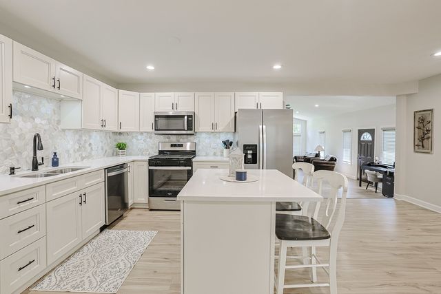 824 Ogden Road, New Lenox, IL 60451