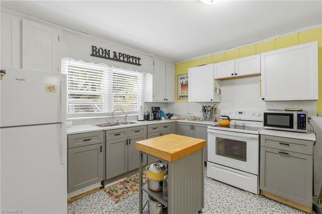 109 Mayfair Road, Lexington, NC 27292