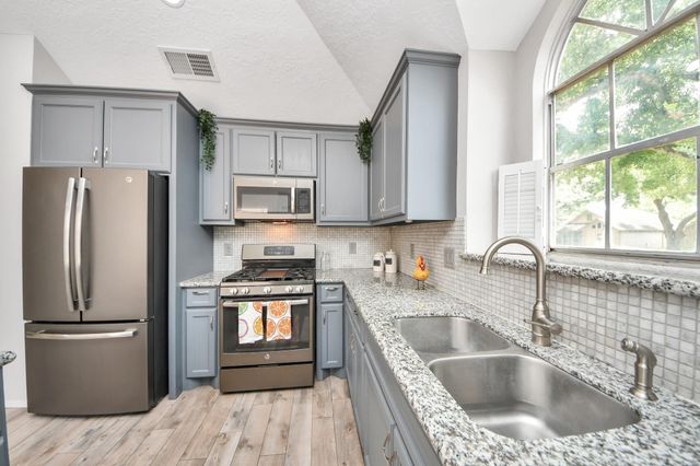 17011 Dusty Mill Drive W, Sugar Land, TX 77498