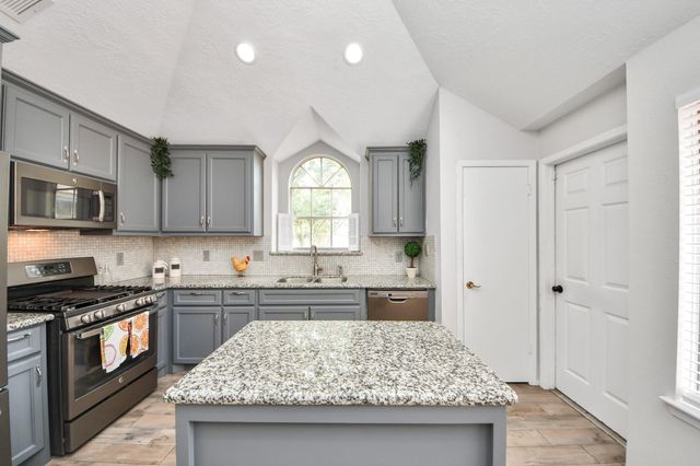 17011 Dusty Mill Drive W, Sugar Land, TX 77498
