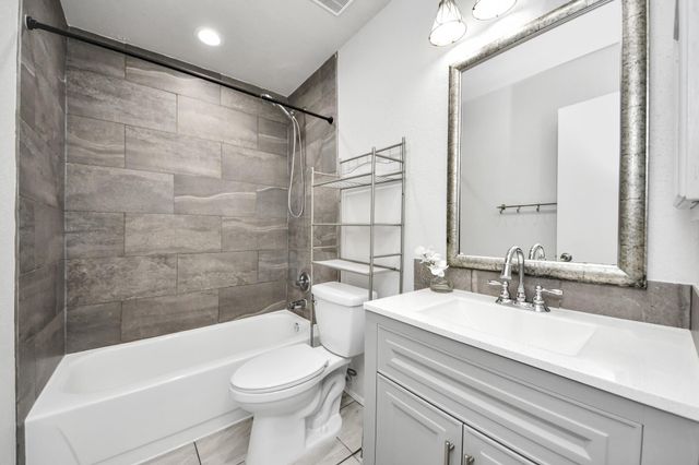 17011 Dusty Mill Drive W, Sugar Land, TX 77498