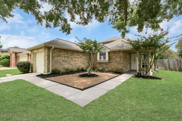 17011 Dusty Mill Drive W, Sugar Land, TX 77498