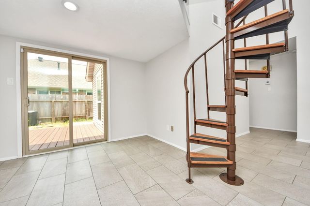 17011 Dusty Mill Drive W, Sugar Land, TX 77498