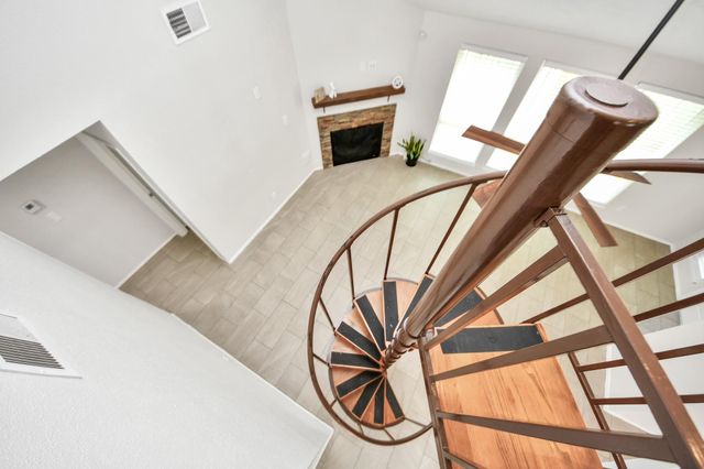 17011 Dusty Mill Drive W, Sugar Land, TX 77498