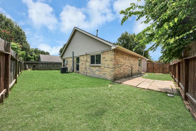 17011 Dusty Mill Drive W, Sugar Land, TX 77498