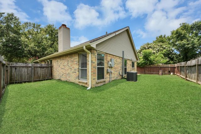 17011 Dusty Mill Drive W, Sugar Land, TX 77498