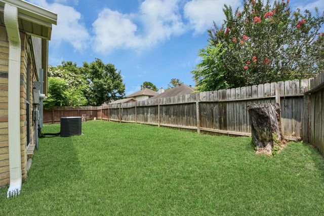 17011 Dusty Mill Drive W, Sugar Land, TX 77498