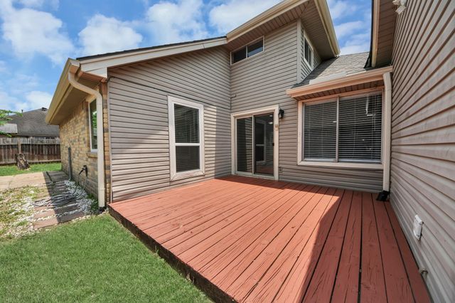 17011 Dusty Mill Drive W, Sugar Land, TX 77498