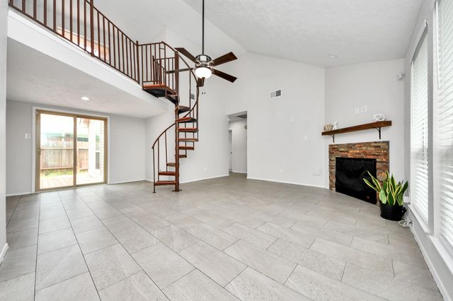 17011 Dusty Mill Drive W, Sugar Land, TX 77498