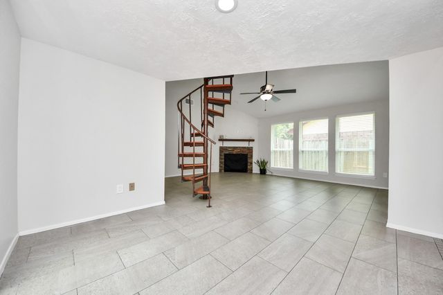 17011 Dusty Mill Drive W, Sugar Land, TX 77498
