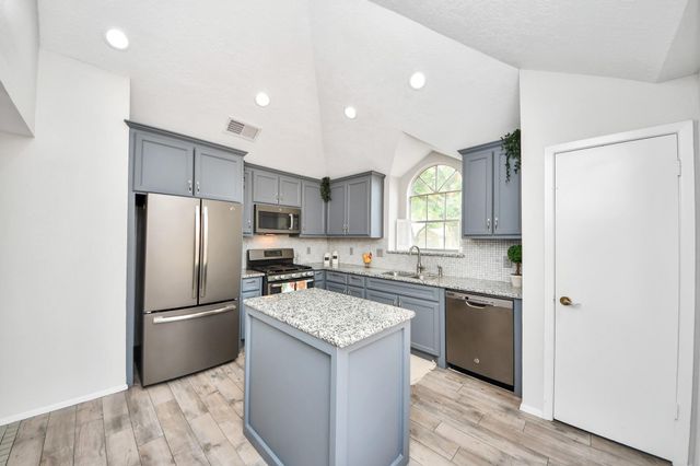 17011 Dusty Mill Drive W, Sugar Land, TX 77498