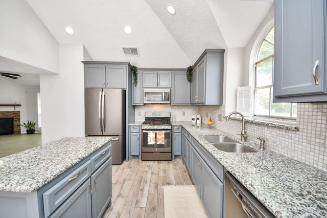 17011 Dusty Mill Drive W, Sugar Land, TX 77498