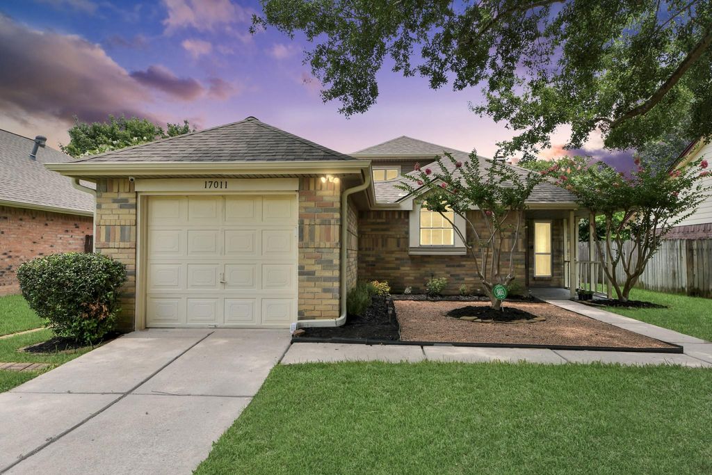17011 Dusty Mill Drive W, Sugar Land, TX 77498