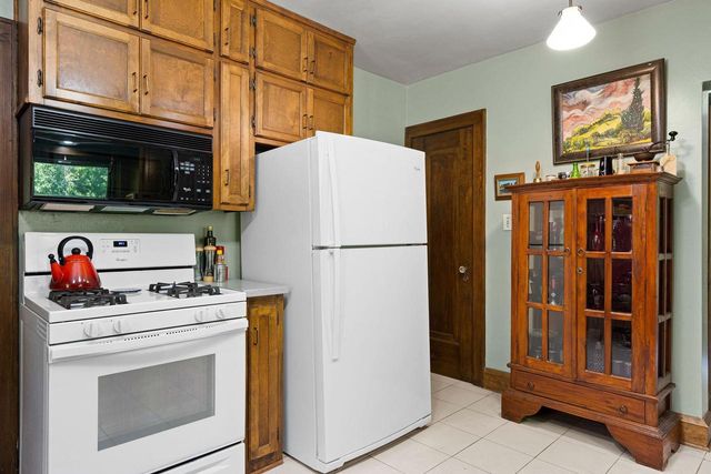 932 E COMMERCIAL STREET, Appleton, WI 54911