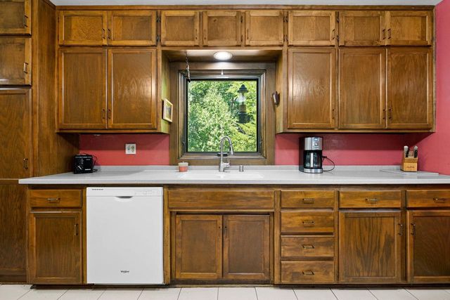 932 E COMMERCIAL STREET, Appleton, WI 54911