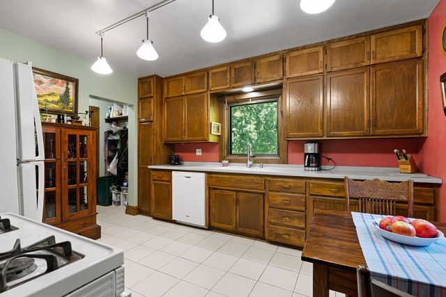 932 E COMMERCIAL STREET, Appleton, WI 54911