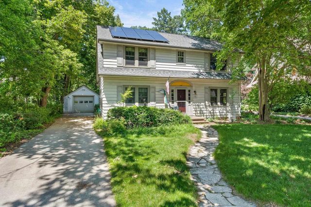 932 E COMMERCIAL STREET, Appleton, WI 54911