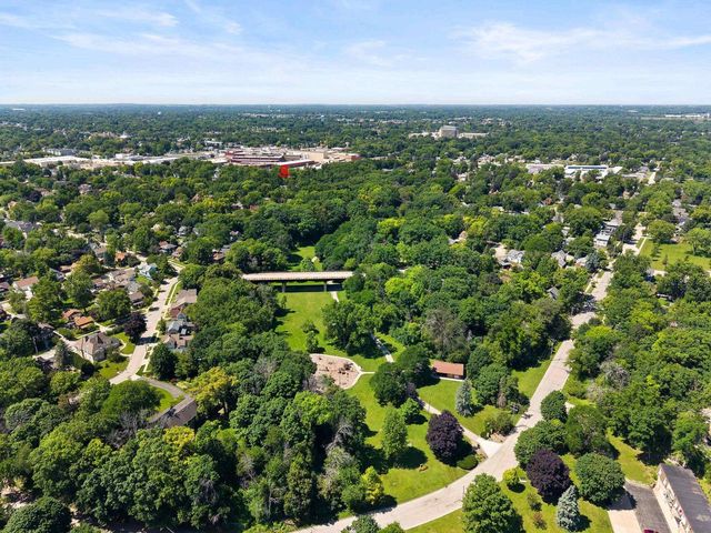 932 E COMMERCIAL STREET, Appleton, WI 54911