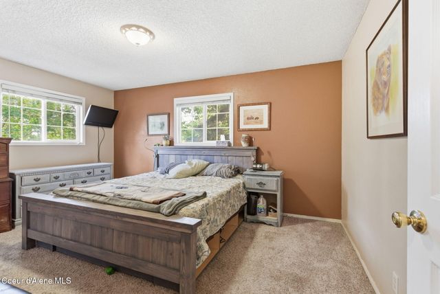 2025 W Saint Emilion DR, Hayden, ID 83835