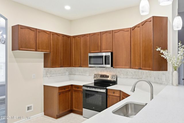 695 SID Drive, Jacksonville, FL 32218