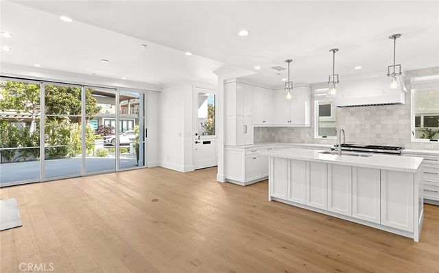 709 Marigold Ave, Corona Del Mar, CA 92625
