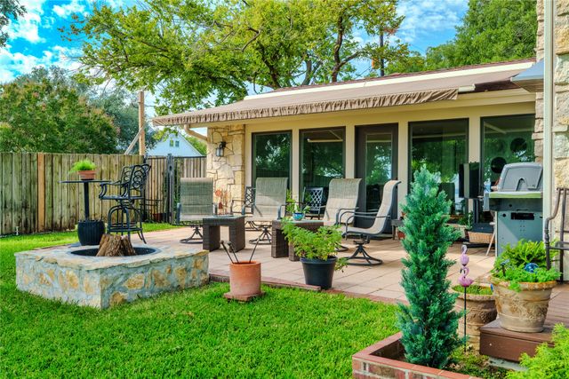 218 N Broadway Road, Azle, TX 76020