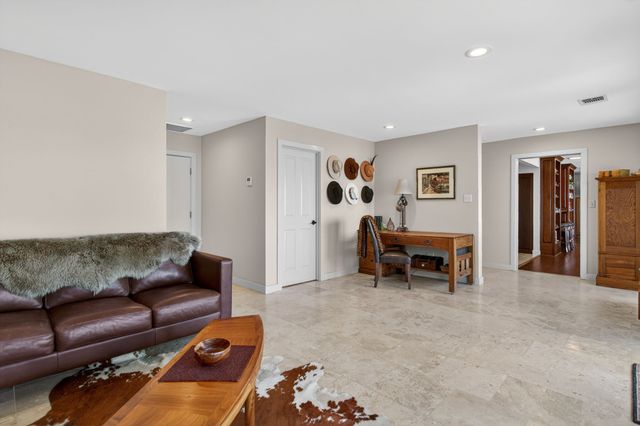 218 N Broadway Road, Azle, TX 76020