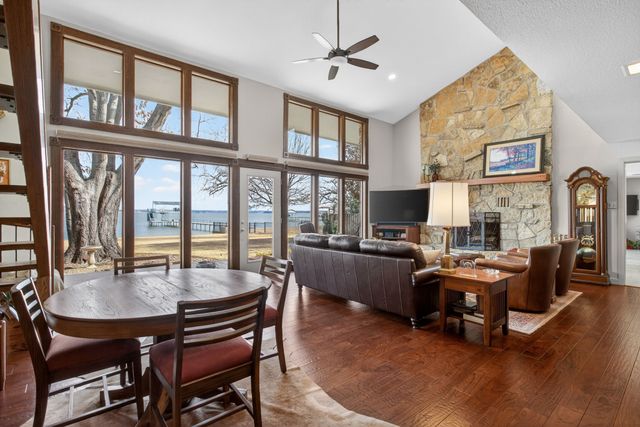 218 N Broadway Road, Azle, TX 76020