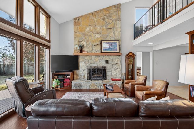 218 N Broadway Road, Azle, TX 76020