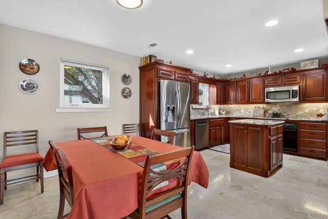 218 N Broadway Road, Azle, TX 76020