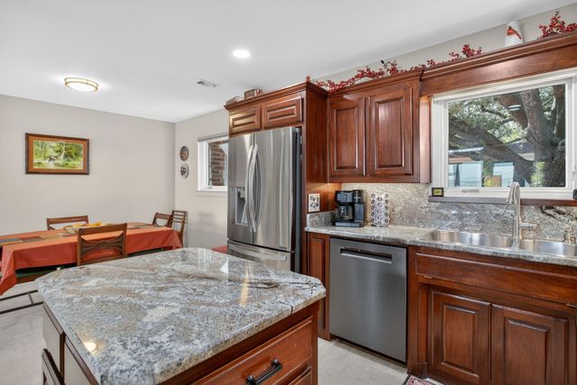 218 N Broadway Road, Azle, TX 76020