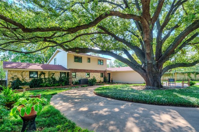 218 N Broadway Road, Azle, TX 76020