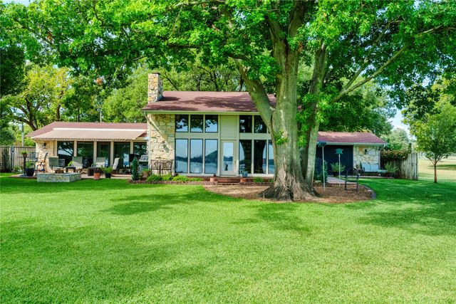 218 N Broadway Road, Azle, TX 76020