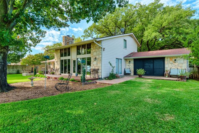 218 N Broadway Road, Azle, TX 76020