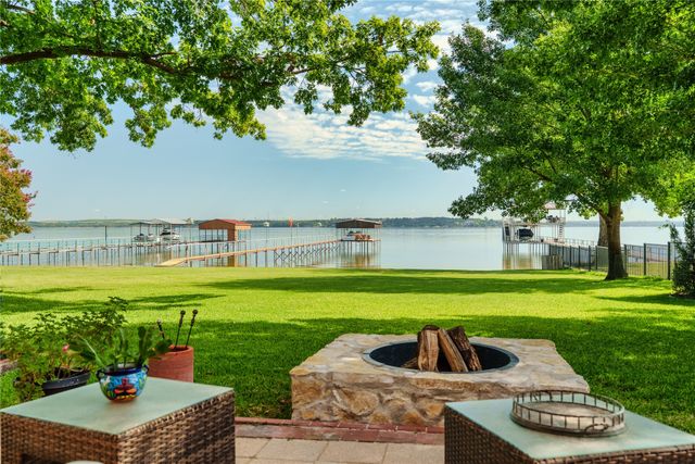 218 N Broadway Road, Azle, TX 76020