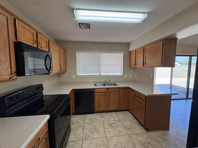 6526 N 69th Drive, Glendale, AZ 85303