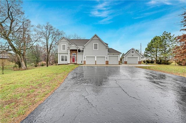 9842 Pin Oak Circle, De Soto, KS 66018