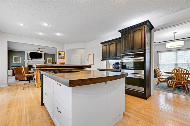 9842 Pin Oak Circle, De Soto, KS 66018