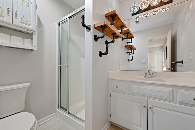 9842 Pin Oak Circle, De Soto, KS 66018