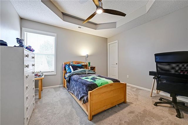 9842 Pin Oak Circle, De Soto, KS 66018